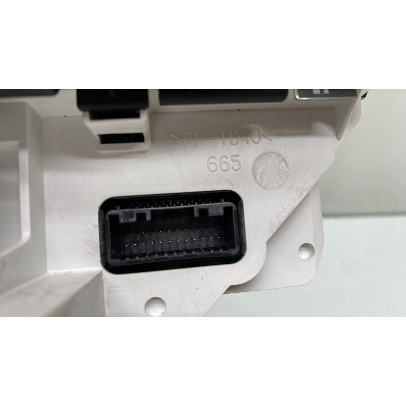 Compteur TOYOTA YARIS 2 Photo n°4