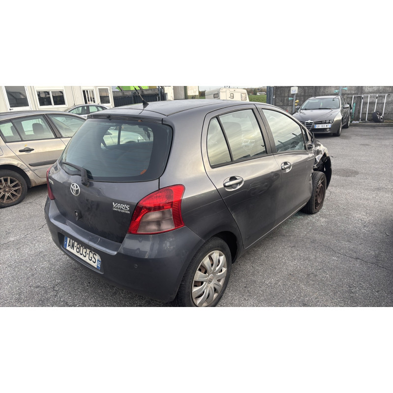 Feu arriere stop central TOYOTA YARIS 2 Photo n°10
