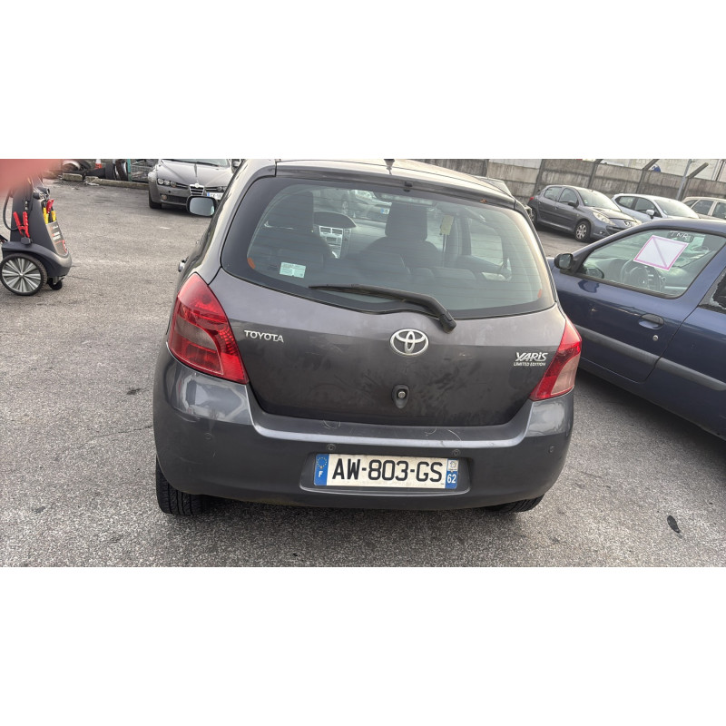 Feu arriere stop central TOYOTA YARIS 2 Photo n°12