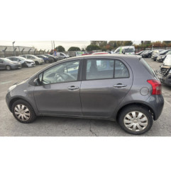 Feu arriere stop central TOYOTA YARIS 2