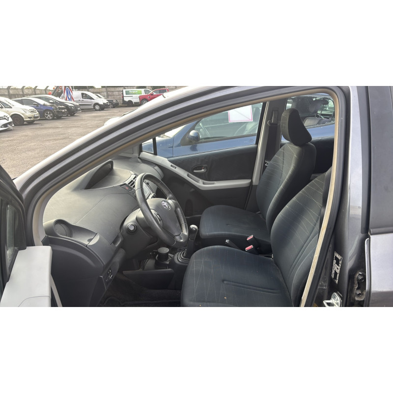 Feu arriere stop central TOYOTA YARIS 2 Photo n°18
