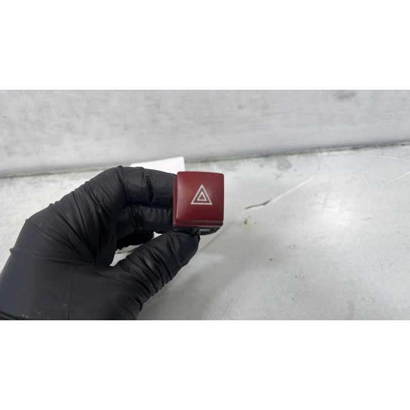 Bouton de warning PEUGEOT 206+ Photo n°1