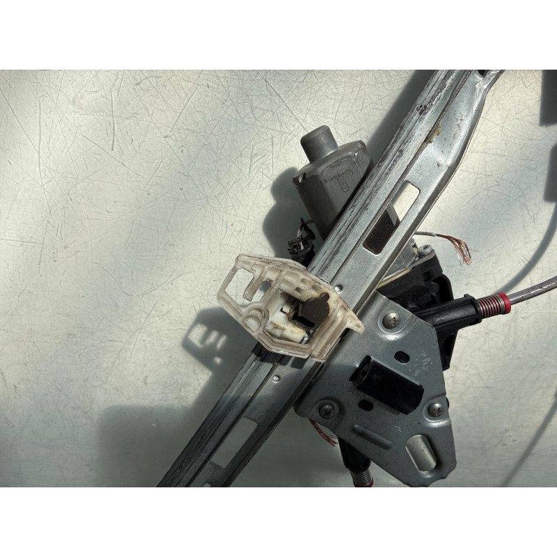 Leve vitre electrique avant droit PEUGEOT 206+ Photo n°3