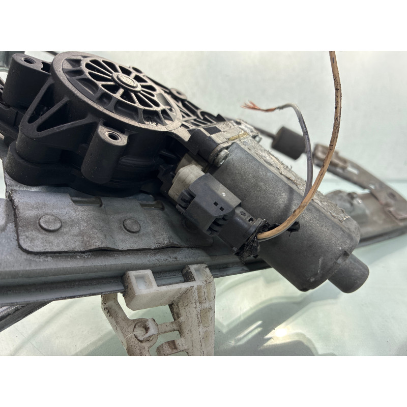 Leve vitre electrique avant droit PEUGEOT 206+ Photo n°6