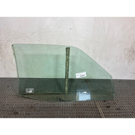 Vitre avant gauche PEUGEOT 106