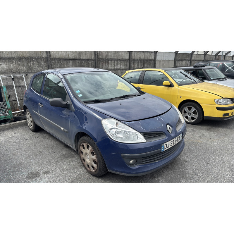 Feu arriere principal gauche (feux) RENAULT CLIO 3 Photo n°8