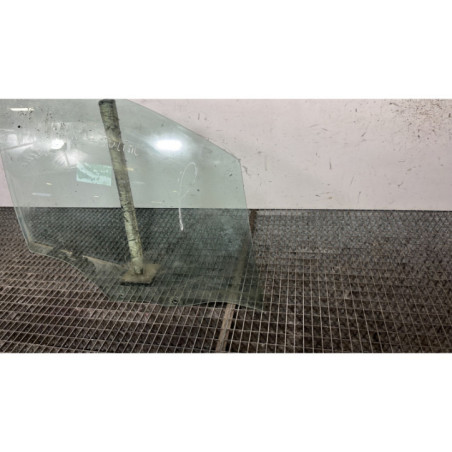 Vitre avant droit PEUGEOT 208 1