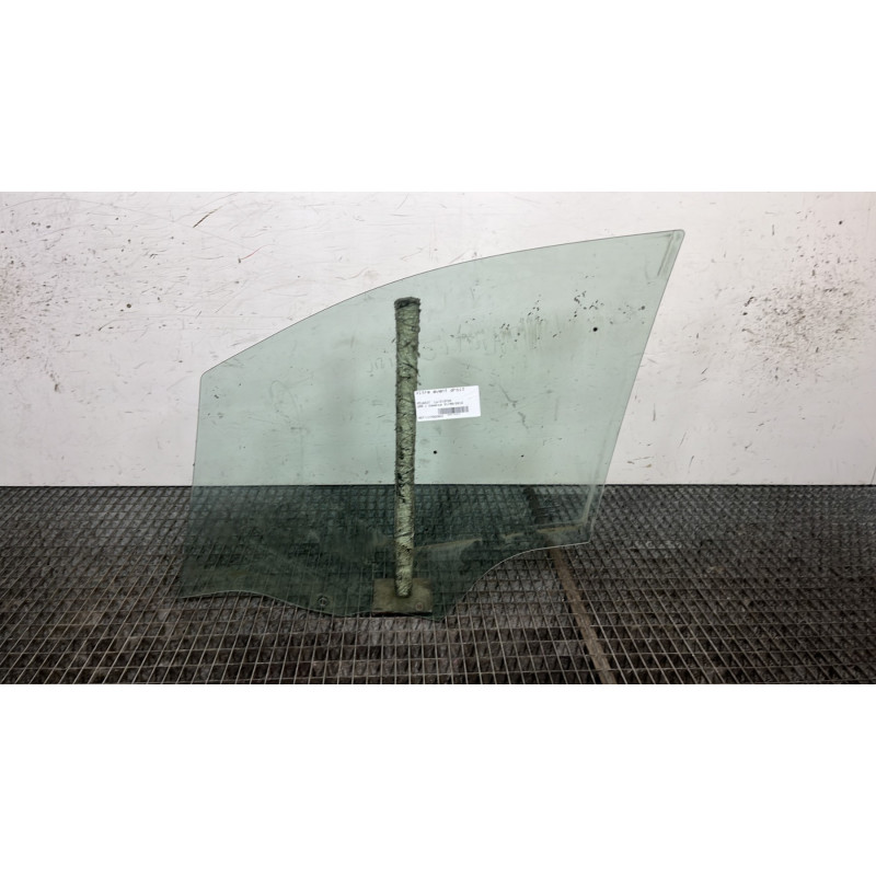 Vitre avant droit PEUGEOT 208 1 Photo n°4