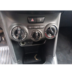 Vitre avant droit PEUGEOT 208 1