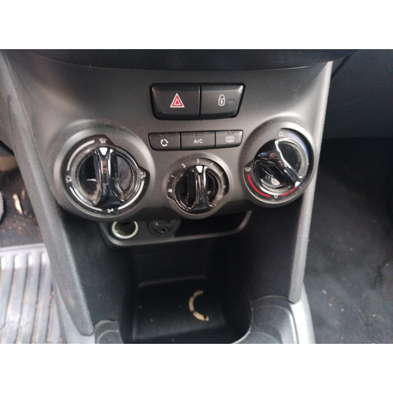 Vitre avant droit PEUGEOT 208 1 Photo n°5