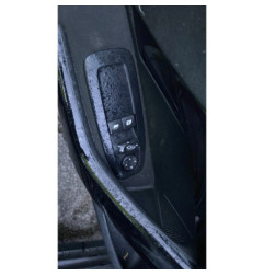 Vitre avant droit PEUGEOT 208 1