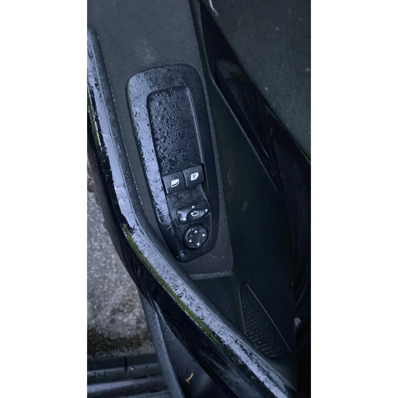 Vitre avant droit PEUGEOT 208 1 Photo n°16