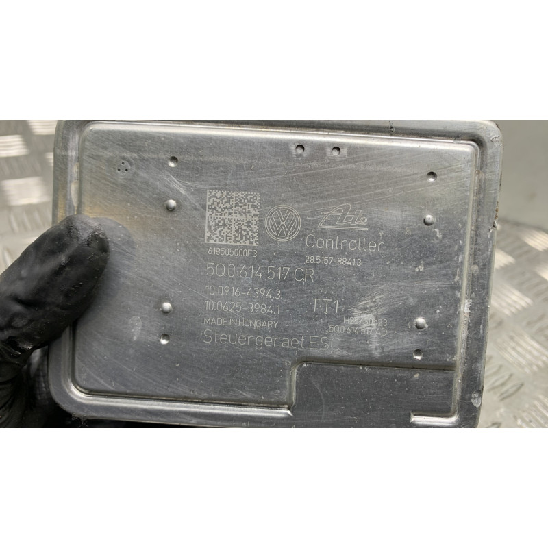 Bloc ABS (freins anti-blocage) VOLKSWAGEN GOLF 7 Photo n°3