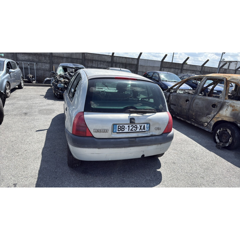 Calandre RENAULT CLIO 2 Photo n°10