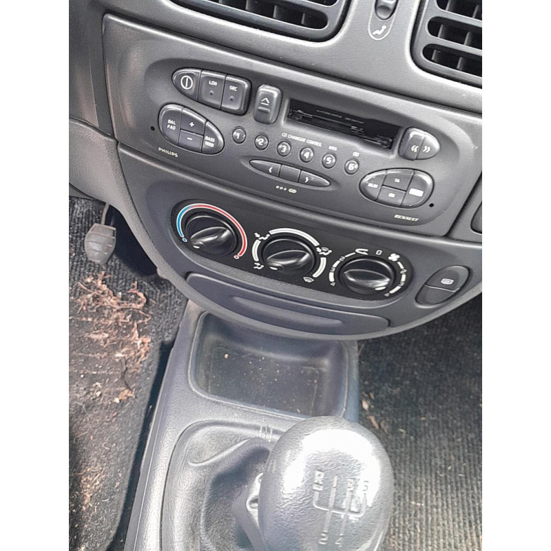 Pare choc avant RENAULT MEGANE 1 Photo n°10