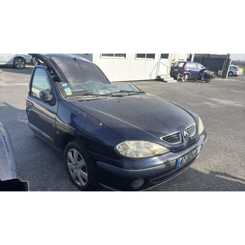 Pare choc avant RENAULT MEGANE 1 Photo n°17