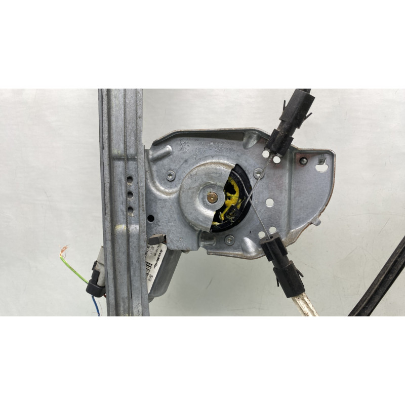 Leve vitre electrique avant droit PEUGEOT 1007 Photo n°4