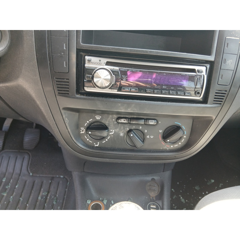 Feu arriere stop central CITROEN C2 Photo n°15