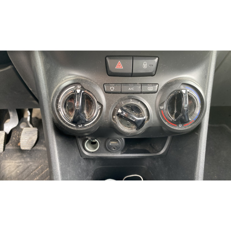 Attache ceinture arriere droit PEUGEOT 208 1 Photo n°5