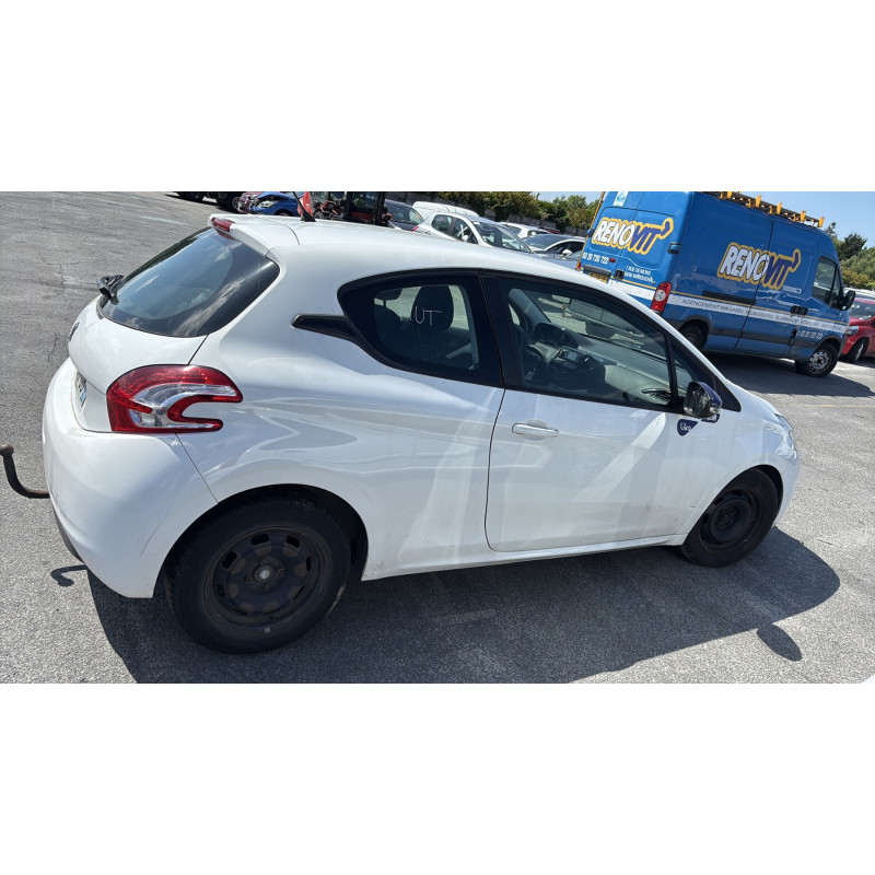 Vitre avant gauche PEUGEOT 208 1 Photo n°10