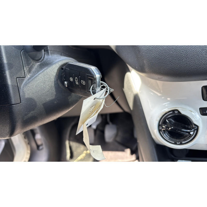 Vitre avant gauche PEUGEOT 208 1 Photo n°19