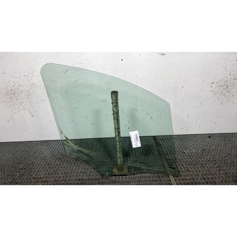 Vitre avant gauche PEUGEOT PARTNER 2 Photo n°4