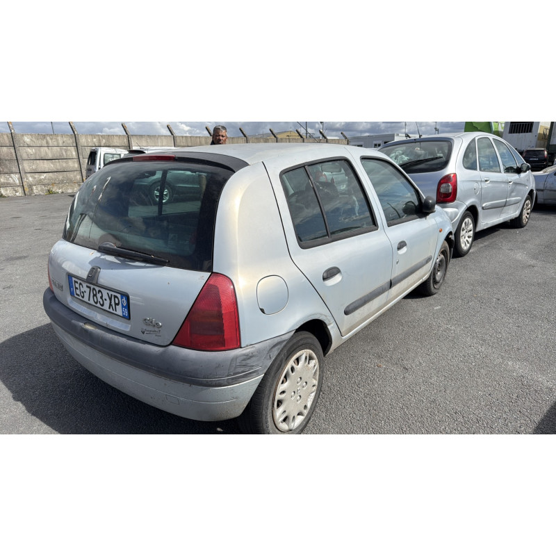 Pare choc avant RENAULT CLIO 2 Photo n°9