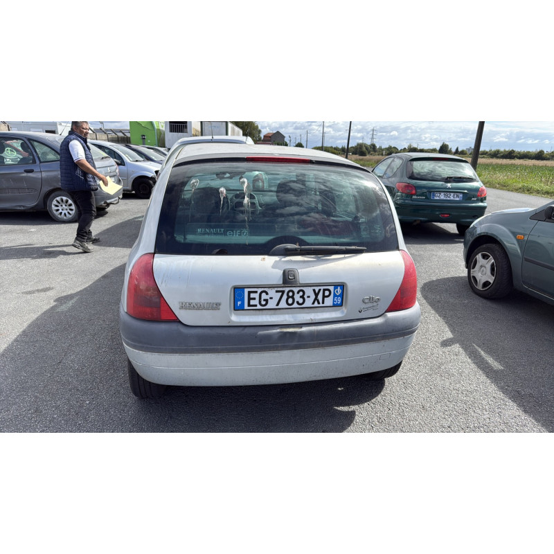 Pare choc avant RENAULT CLIO 2 Photo n°11
