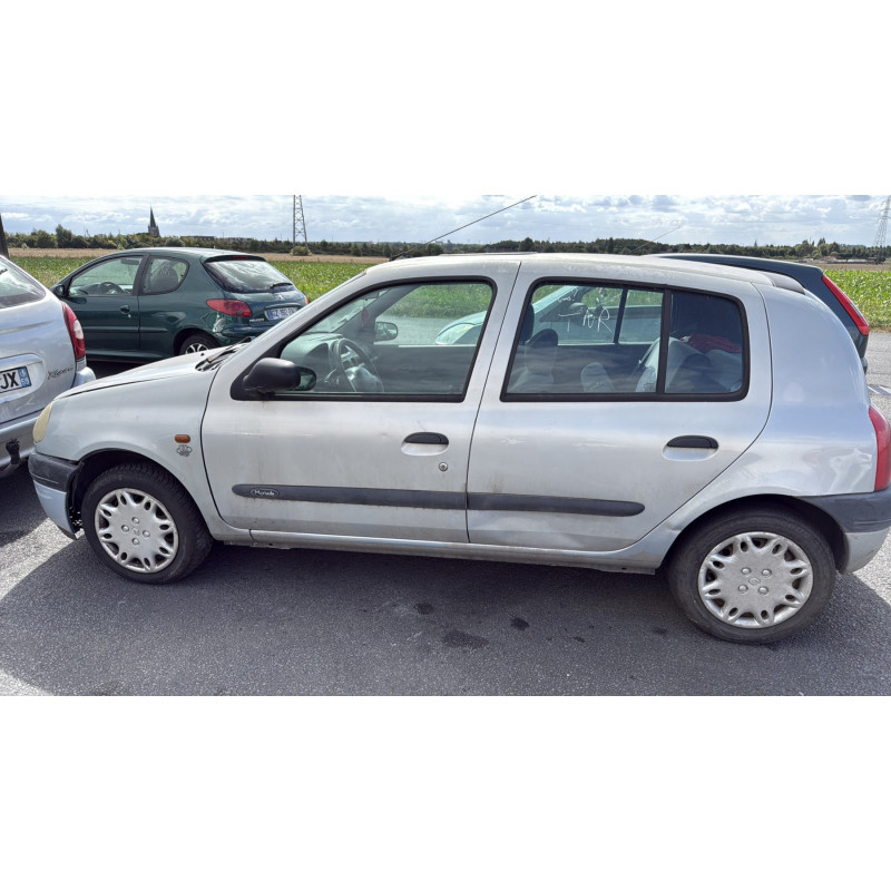 Pare choc avant RENAULT CLIO 2 Photo n°12
