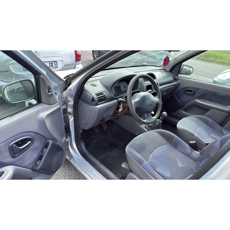 Pare choc avant RENAULT CLIO 2 Photo n°16