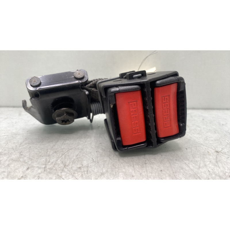 Attache ceinture arriere droit RENAULT CLIO 2 Photo n°2