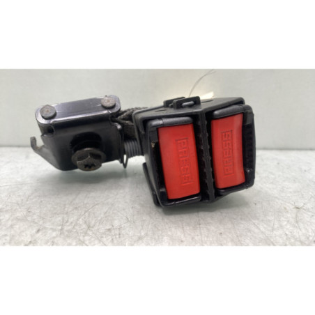 Attache ceinture arriere droit RENAULT CLIO 2