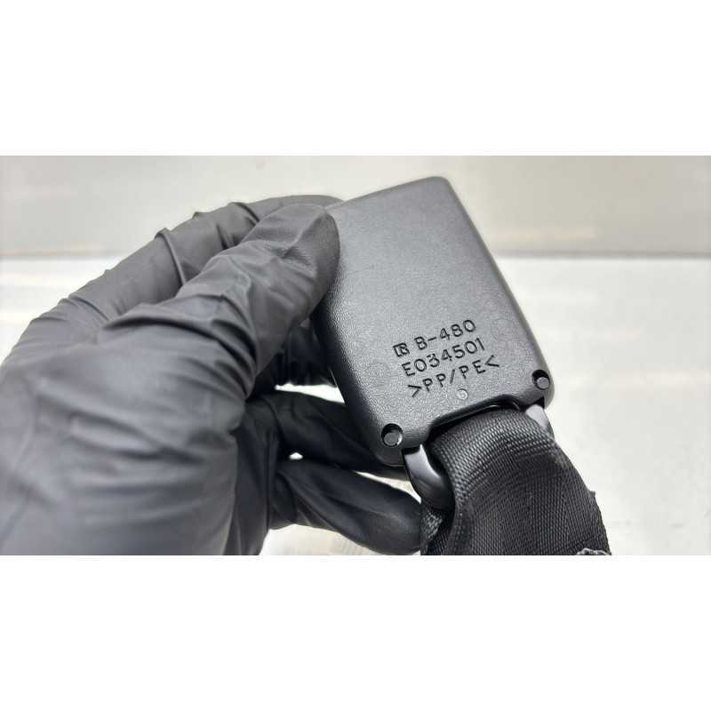 Attache ceinture arriere gauche PEUGEOT 107 Photo n°4