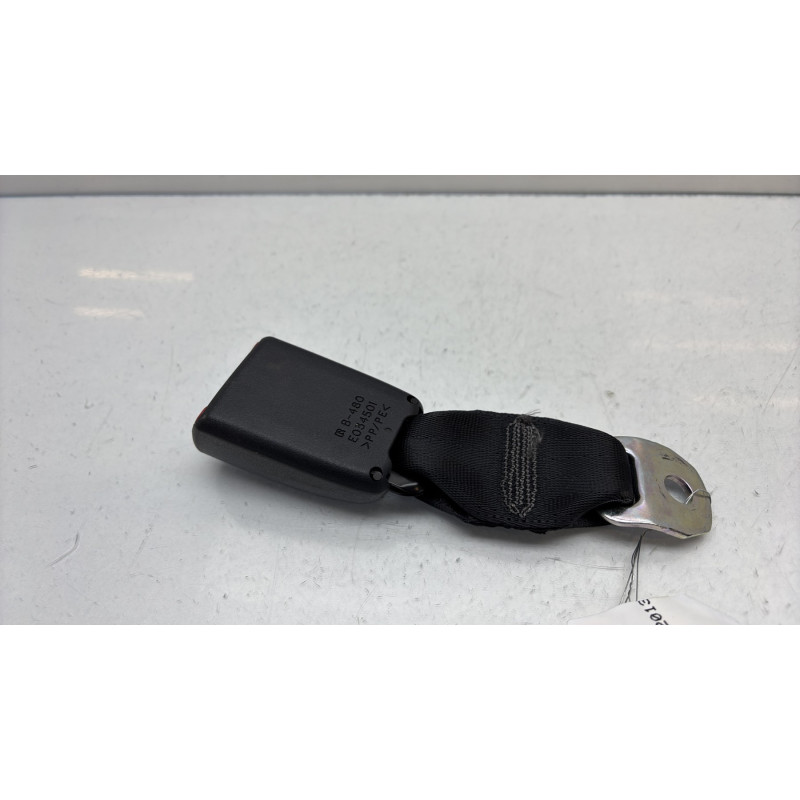 Attache ceinture arriere gauche PEUGEOT 107 Photo n°5