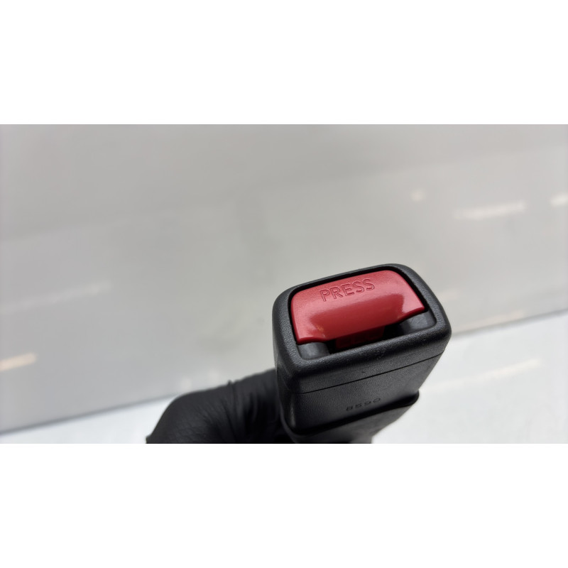 Attache ceinture avant gauche PEUGEOT 107 Photo n°4