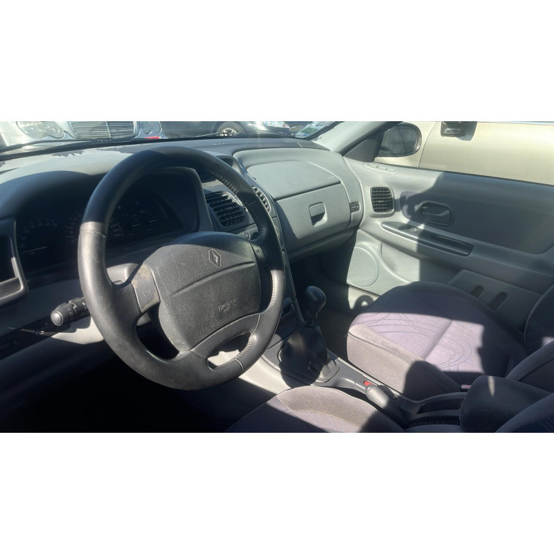 Aile avant droit RENAULT LAGUNA 1 Photo n°19
