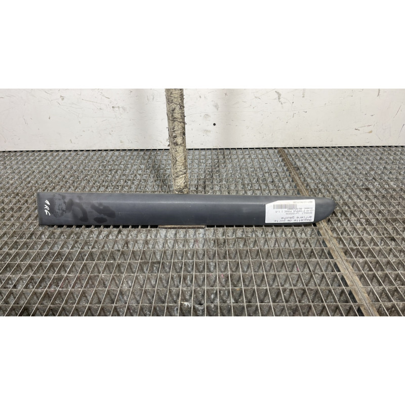 Baguette de porte arriere gauche  RENAULT CLIO 2 CAMPUS Photo n°1