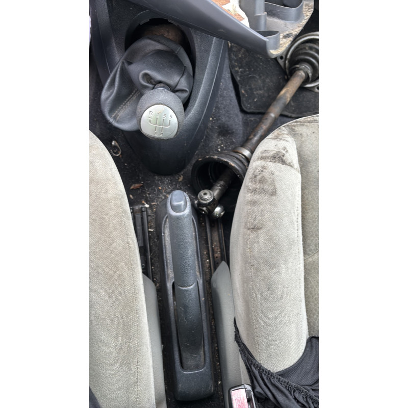 Vitre avant gauche RENAULT CLIO 2 Photo n°19