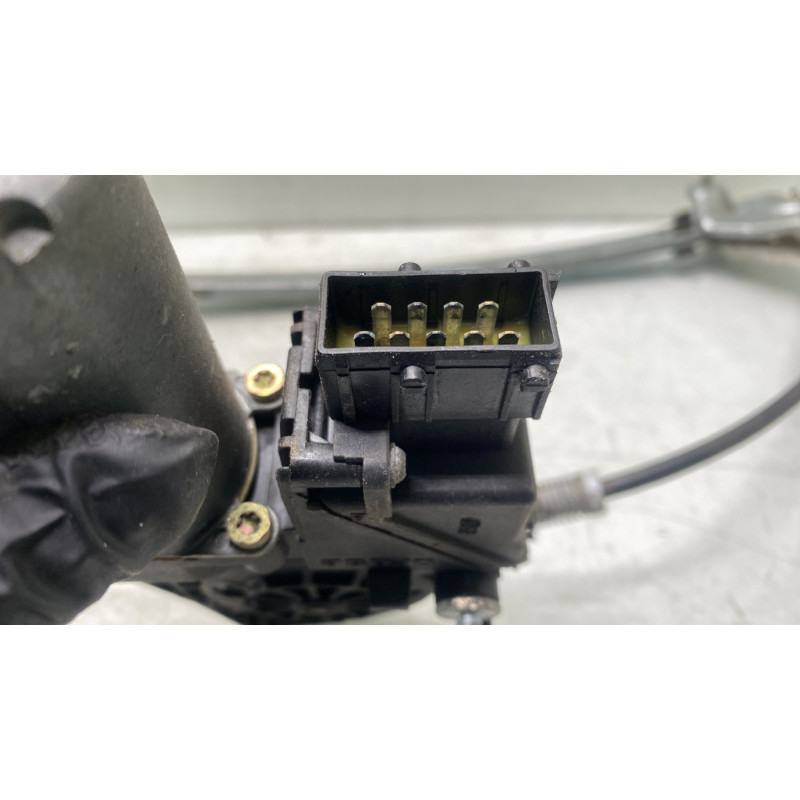 Leve vitre electrique avant gauche PEUGEOT 406 Photo n°7