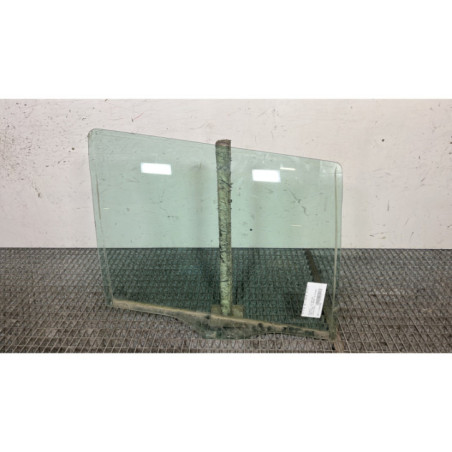 Vitre arriere droit PEUGEOT 406 Photo n°1