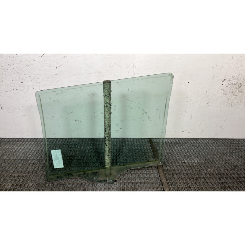 Vitre arriere droit PEUGEOT 406 Photo n°4