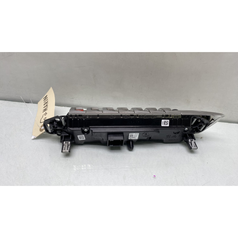 Bouton de warning PEUGEOT 5008 2 Photo n°2