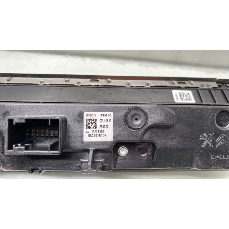 Bouton de warning PEUGEOT 5008 2 Photo n°4