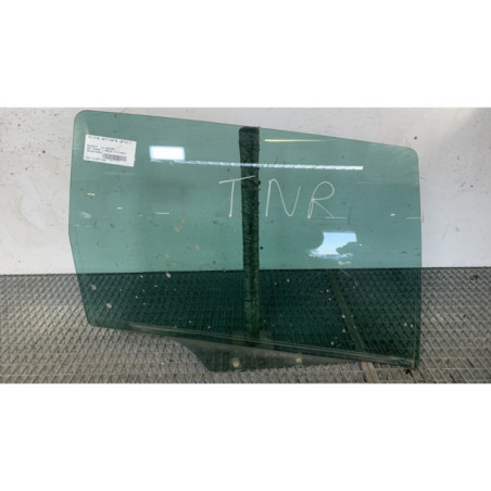 Vitre arriere droit PEUGEOT 307 Photo n°1