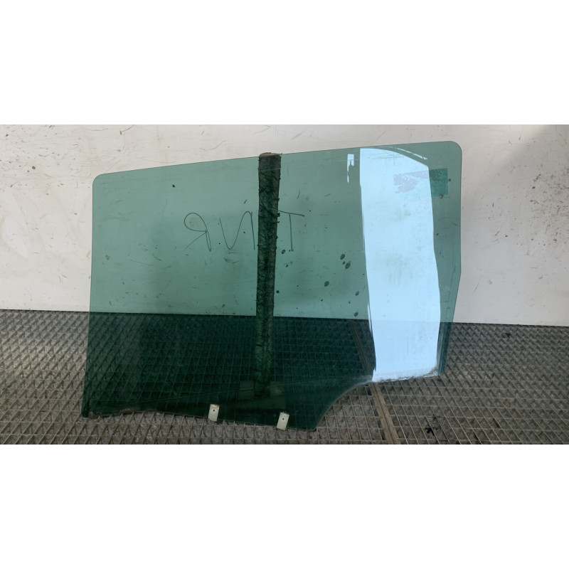 Vitre arriere droit PEUGEOT 307 Photo n°4