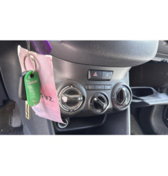 Vitre avant droit PEUGEOT 208 1