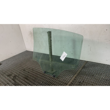 Vitre arriere droit PEUGEOT 208 1