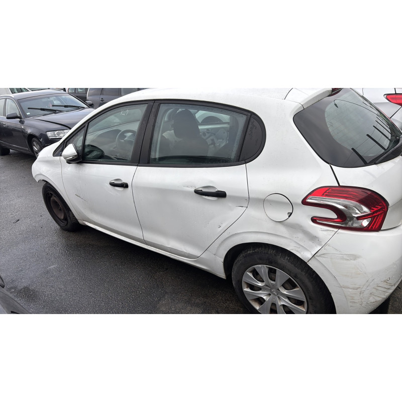 Vitre arriere droit PEUGEOT 208 1 Photo n°10