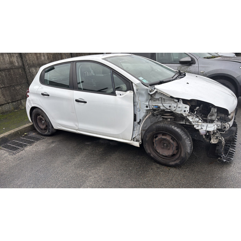Feu arriere stop central PEUGEOT 208 1 Photo n°10
