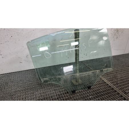 Vitre arriere droit PEUGEOT 208 1